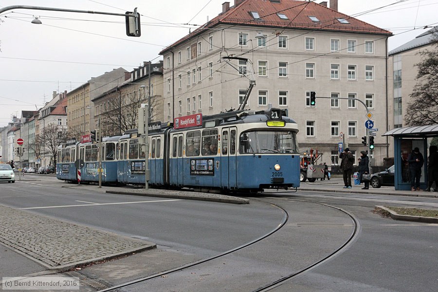 München - Straßenbahn - 2005
/ Bild: muenchen2005_bk1612190127.jpg München - Straßenbahn - 2005
/ Bild: muenchen2005_bk1612190127.jpg