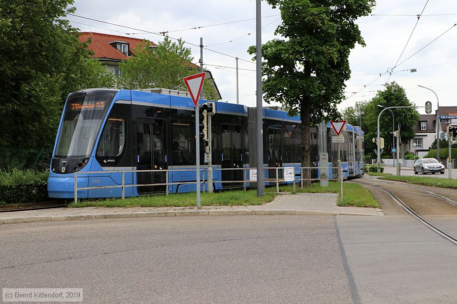 München - Straßenbahn - 2504
/ Bild: muenchen2504_bk1906160193.jpg München - Straßenbahn - 2504
/ Bild: muenchen2504_bk1906160193.jpg