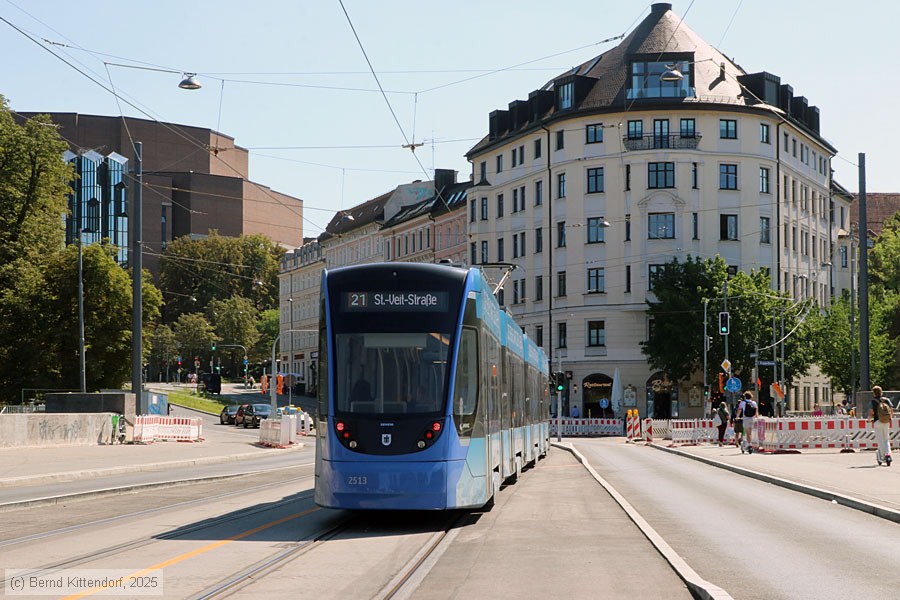 München - Straßenbahn - 2513
/ Bild: muenchen2513_bk2508190058.jpg München - Straßenbahn - 2513
/ Bild: muenchen2513_bk2508190058.jpg