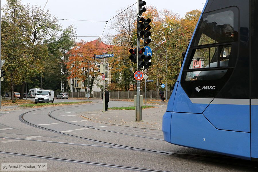 München - Straßenbahn - 2702
/ Bild: muenchen2702_bk1910220047.jpg München - Straßenbahn - 2702
/ Bild: muenchen2702_bk1910220047.jpg
