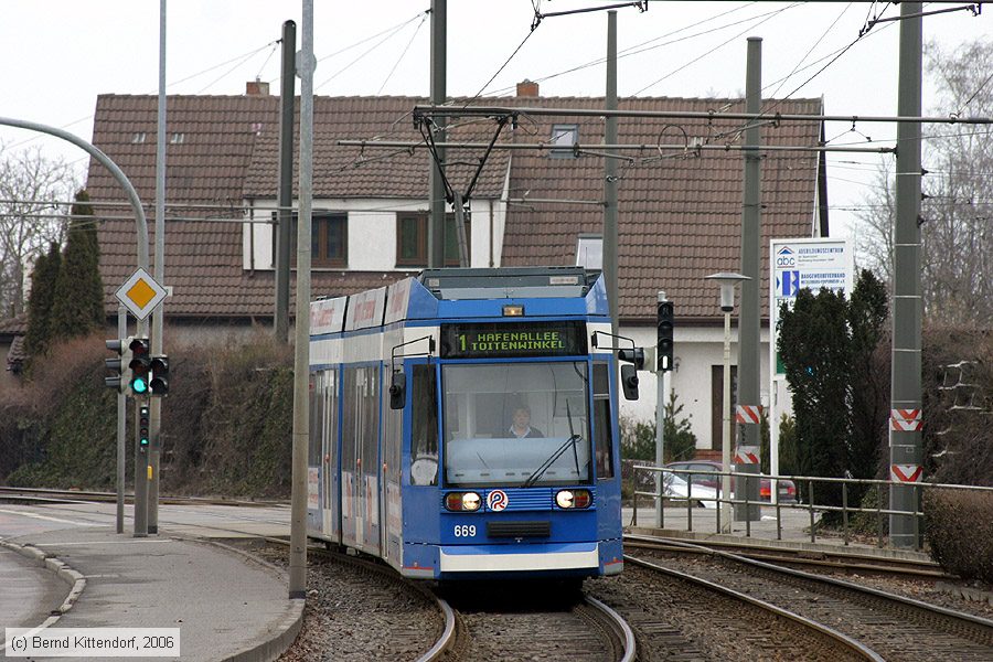 Straßenbahn Rostock - 669
/ Bild: rostock669_bk0603160158.jpg