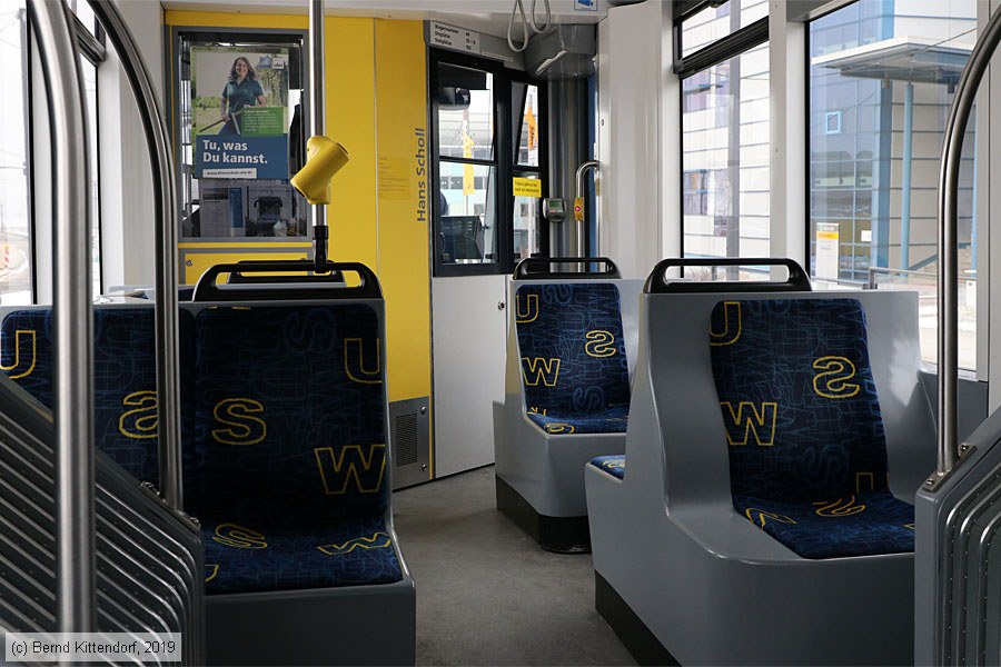 Straßenbahn Ulm - 49 - Innenansicht
/ Bild: ulm49_bk1901220100.jpg Straßenbahn Ulm - 49 - Innenansicht
/ Bild: ulm49_bk1901220100.jpg