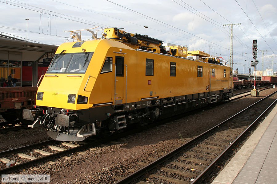 Deutsche Bahn - 711 205
/ Bild: db711205_bk1011040182.jpg