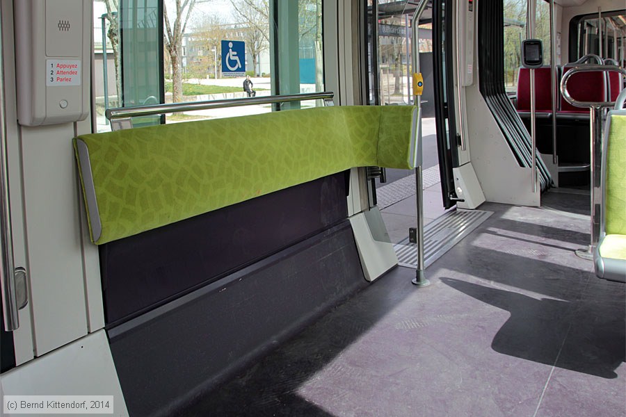 Straßenbahn Dijon - 1031 - Innenansicht
/ Bild: dijon1031_bk1404010197.jpg