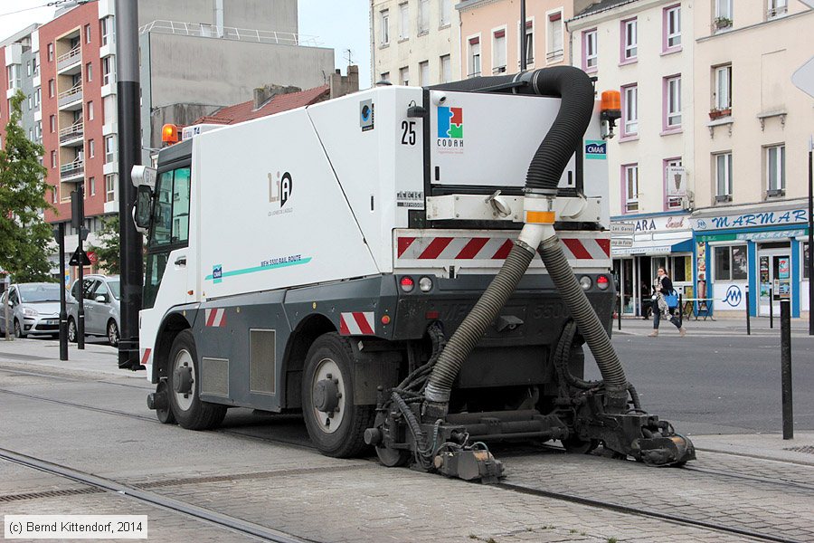 Straßenbahn Le Havre - Kehrmaschine
/ Bild: lehavrework_bk1405090084.jpg Straßenbahn Le Havre - Kehrmaschine
/ Bild: lehavrework_bk1405090084.jpg