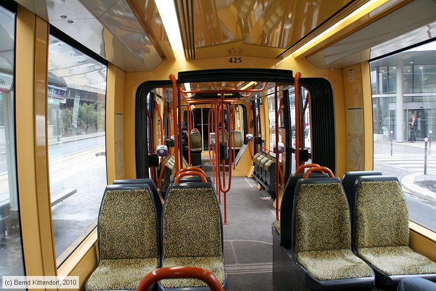 Stra&szlig;enbahn Paris - 425 - Innenansicht
/ Bild: paris425_bk1001180153.jpg