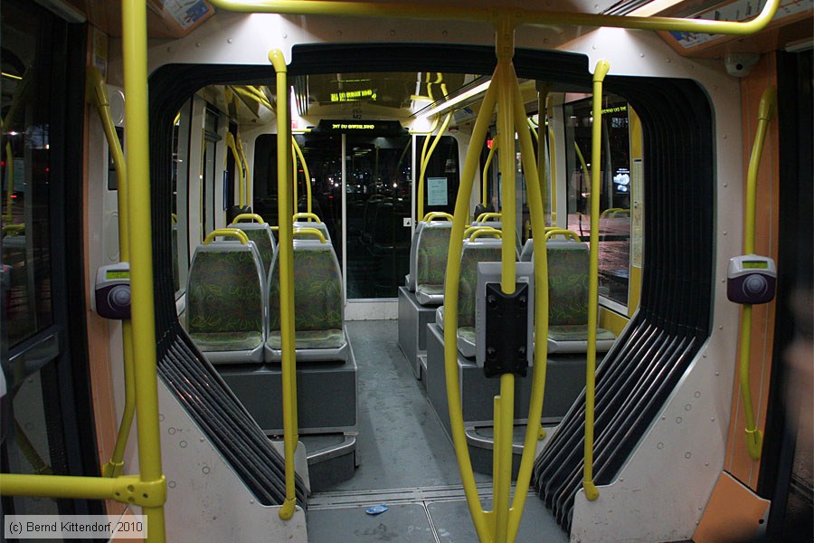 Straßenbahn Paris - 307 - Innenansicht
/ Bild: paris307_bk1001200376.jpg Straßenbahn Paris - 307 - Innenansicht
/ Bild: paris307_bk1001200376.jpg