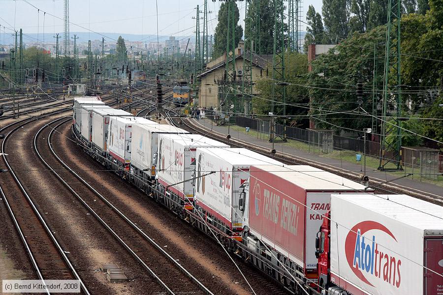 Bahnhof Budapest Ferencváros
/ Bild: bfbudapestferencvaros_bk0809200209.jpg Bahnhof Budapest Ferencváros
/ Bild: bfbudapestferencvaros_bk0809200209.jpg