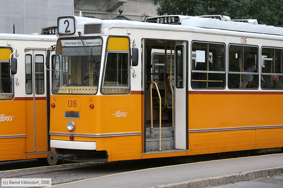 Budapest - Straßenbahn - 1316
/ Bild: budapest1316_bk0809190166.jpg Budapest - Straßenbahn - 1316
/ Bild: budapest1316_bk0809190166.jpg