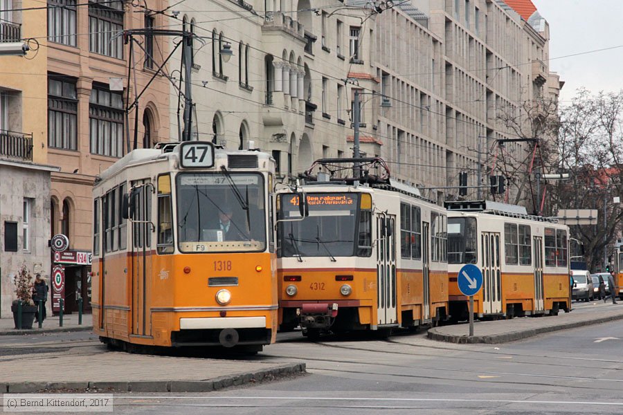 Budapest - Straßenbahn - 1318
/ Bild: budapest1318_bk1703010158.jpg Budapest - Straßenbahn - 1318
/ Bild: budapest1318_bk1703010158.jpg
