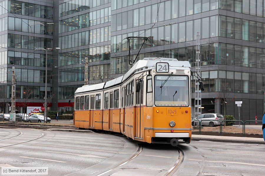Budapest - Straßenbahn - 1345
/ Bild: budapest1345_bk1702270151.jpg Budapest - Straßenbahn - 1345
/ Bild: budapest1345_bk1702270151.jpg
