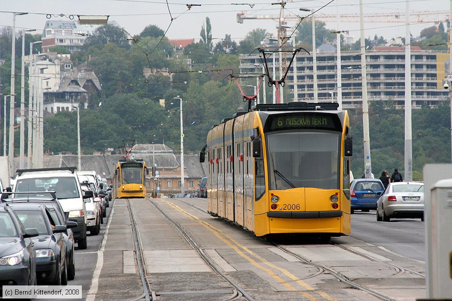 Budapest - Straßenbahn - 2006
/ Bild: budapest2006_bk0809190157.jpg Budapest - Straßenbahn - 2006
/ Bild: budapest2006_bk0809190157.jpg