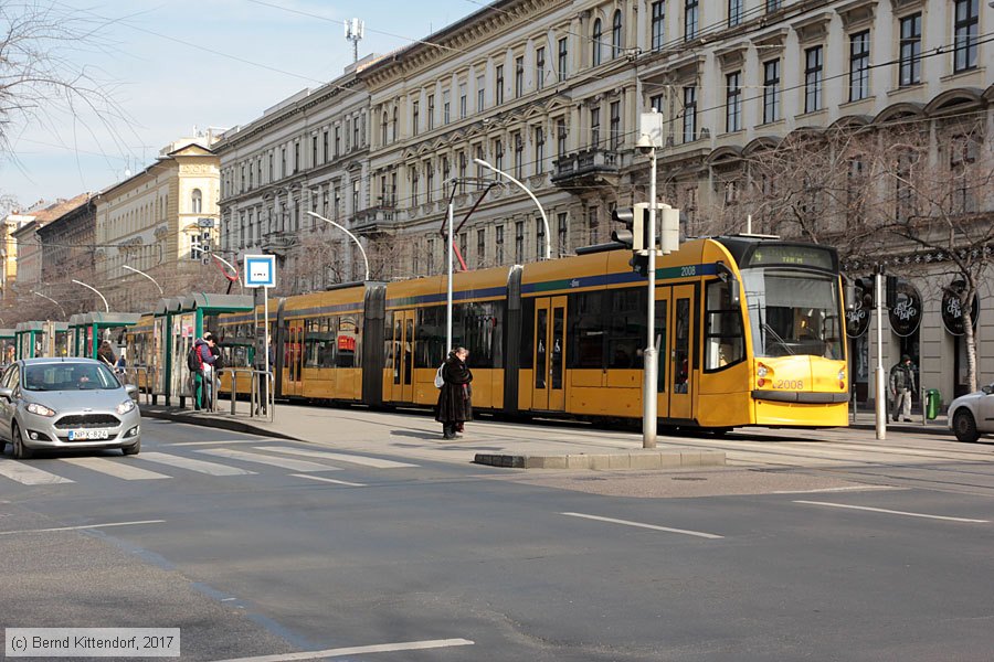 Budapest - Straßenbahn - 2008
/ Bild: budapest2008_bk1702270055.jpg Budapest - Straßenbahn - 2008
/ Bild: budapest2008_bk1702270055.jpg