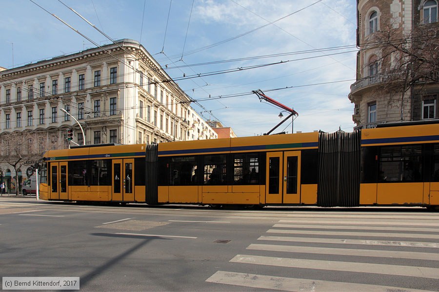 Budapest - Straßenbahn - 2022
/ Bild: budapest2022_bk1702270079.jpg Budapest - Straßenbahn - 2022
/ Bild: budapest2022_bk1702270079.jpg