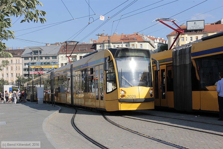 Budapest - Straßenbahn - 2029
/ Bild: budapest2029_bk1608310541.jpg Budapest - Straßenbahn - 2029
/ Bild: budapest2029_bk1608310541.jpg
