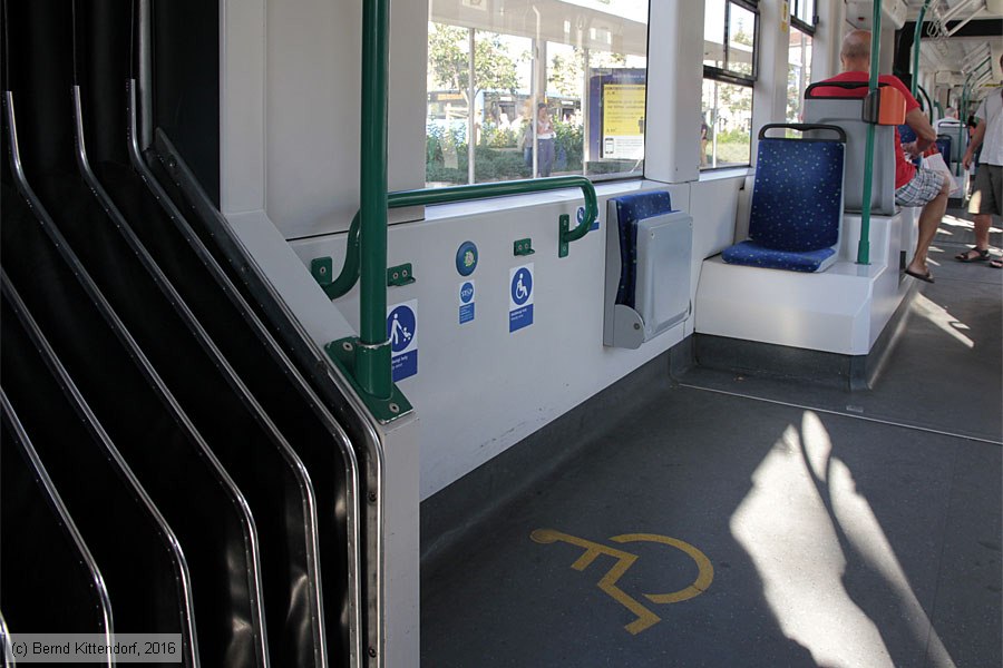 Budapest - Straßenbahn - 2029 - Innenansicht
/ Bild: budapest2029_bk1608310546.jpg Budapest - Straßenbahn - 2029 - Innenansicht
/ Bild: budapest2029_bk1608310546.jpg