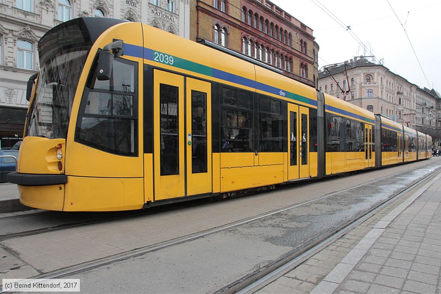Budapest - Straßenbahn - 2039
/ Bild: budapest2039_bk1703010002.jpg Budapest - Straßenbahn - 2039
/ Bild: budapest2039_bk1703010002.jpg