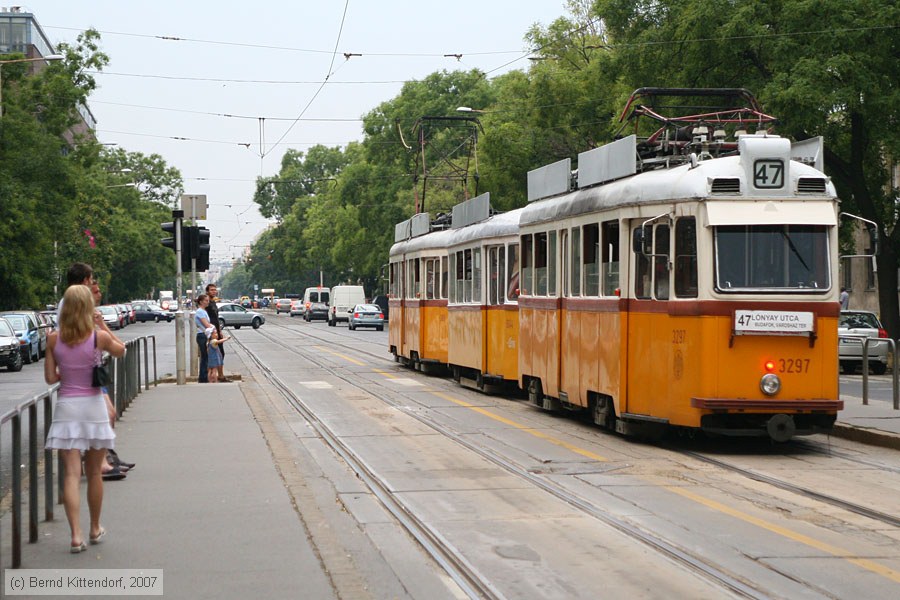 Budapest - Straßenbahn - 3297
/ Bild: budapest3297_bk0708090466.jpg Budapest - Straßenbahn - 3297
/ Bild: budapest3297_bk0708090466.jpg