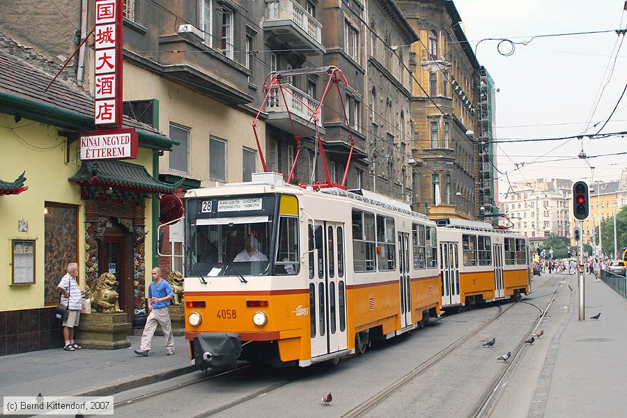 Budapest - Stra&szlig;enbahn - 4058 und 4059
/ Bild: budapest4058_bk0708090362.jpg