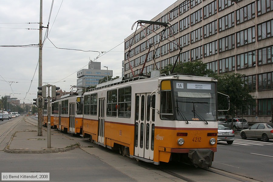 Budapest - Straßenbahn - 4212
/ Bild: budapest4212_bk0809180153.jpg Budapest - Straßenbahn - 4212
/ Bild: budapest4212_bk0809180153.jpg