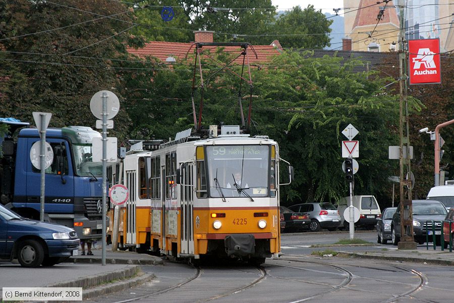 Budapest - Straßenbahn - 4225
/ Bild: budapest4225_bk0809190311.jpg Budapest - Straßenbahn - 4225
/ Bild: budapest4225_bk0809190311.jpg