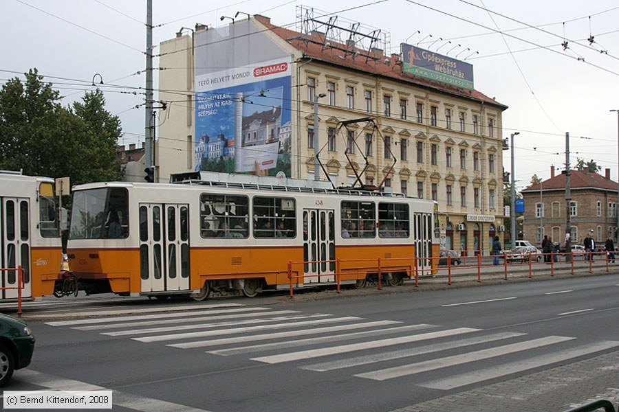 Budapest - Straßenbahn - 4246
/ Bild: budapest4246_bk0809200387.jpg Budapest - Straßenbahn - 4246
/ Bild: budapest4246_bk0809200387.jpg