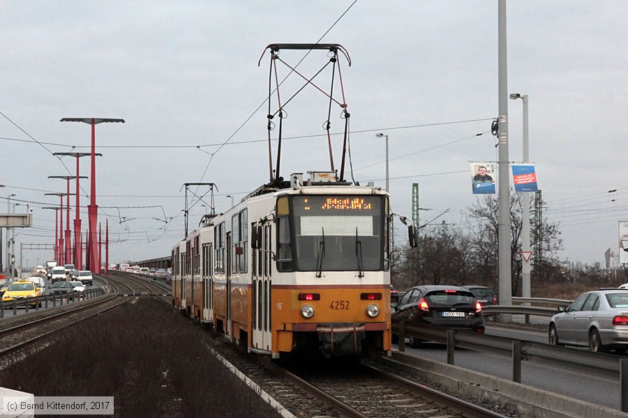 Budapest - Straßenbahn - 4252
/ Bild: budapest4252_bk1702270360.jpg Budapest - Straßenbahn - 4252
/ Bild: budapest4252_bk1702270360.jpg