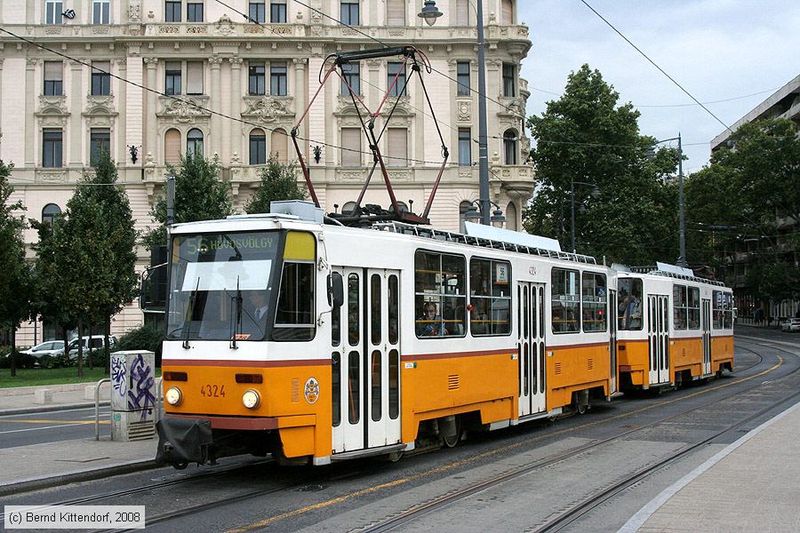 Budapest - Straßenbahn - 4324
/ Bild: budapest4324_bk0809190386.jpg Budapest - Straßenbahn - 4324
/ Bild: budapest4324_bk0809190386.jpg
