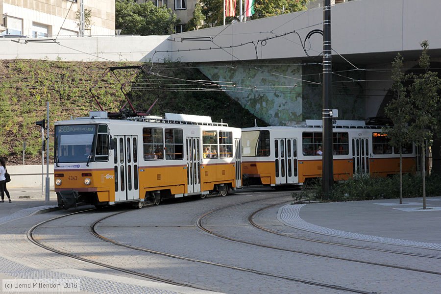 Budapest - Straßenbahn - 4343
/ Bild: budapest4343_bk1608310483.jpg Budapest - Straßenbahn - 4343
/ Bild: budapest4343_bk1608310483.jpg