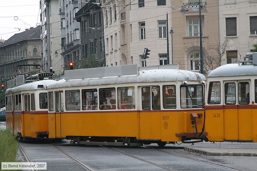 Budapest - Straßenbahn - 6037
/ Bild: budapest6037_bk0708090495.jpg Budapest - Straßenbahn - 6037
/ Bild: budapest6037_bk0708090495.jpg