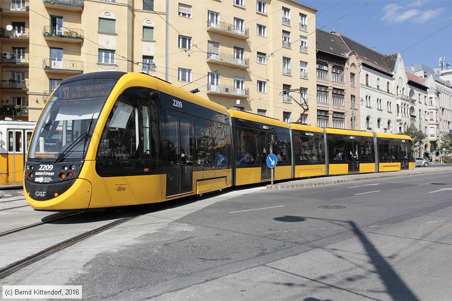 Budapest - Straßenbahn - 2209
/ Bild: budapest2209_bk1608310282.jpg Budapest - Straßenbahn - 2209
/ Bild: budapest2209_bk1608310282.jpg