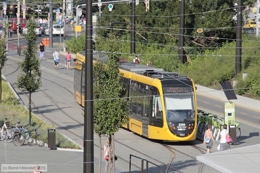 Budapest - Straßenbahn - 2209
/ Bild: budapest2209_bk1608310521.jpg Budapest - Straßenbahn - 2209
/ Bild: budapest2209_bk1608310521.jpg