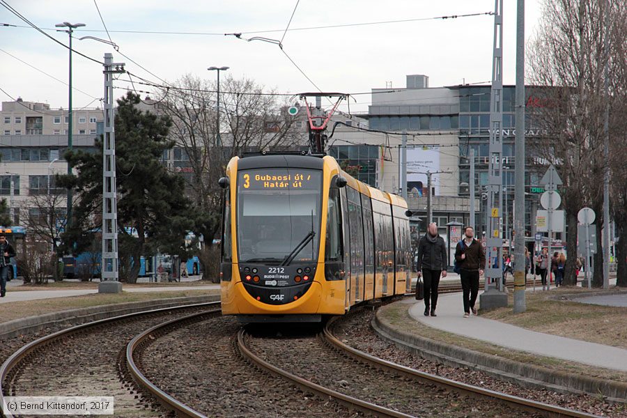 Budapest - Straßenbahn - 2212
/ Bild: budapest2212_bk1702280347.jpg Budapest - Straßenbahn - 2212
/ Bild: budapest2212_bk1702280347.jpg