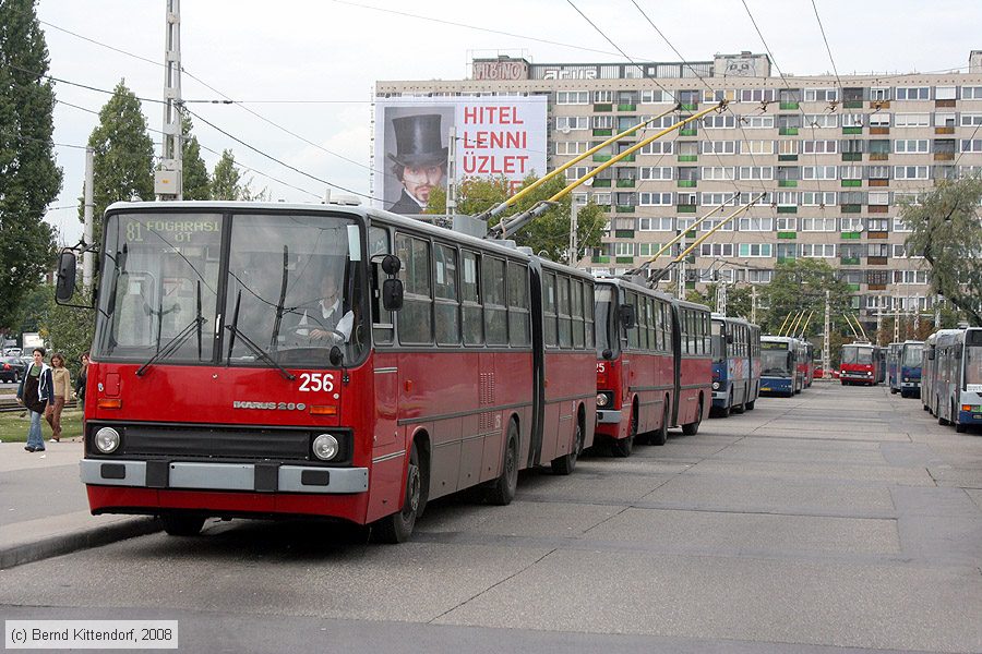 Budapest - Trolleybus - 256
/ Bild: budapest256_bk0809180289.jpg