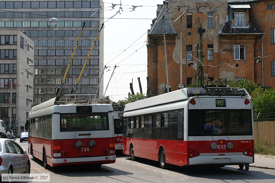 Budapest - Trolleybus - 700 und 613
/ Bild: budapest700_bk0708090225.jpg Budapest - Trolleybus - 700 und 613
/ Bild: budapest700_bk0708090225.jpg