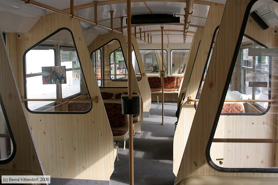 Budapest - Zahnradbahn - 64 - Innenansicht
/ Bild: budapest64_bk0809190334.jpg