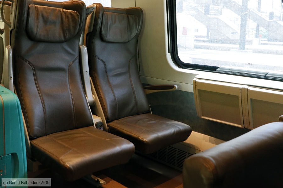 FS - Trenitalia - ETR 610.12 - Innenansicht
/ Bild: fs610312_bk1807160028.jpg FS - Trenitalia - ETR 610.12 - Innenansicht
/ Bild: fs610312_bk1807160028.jpg