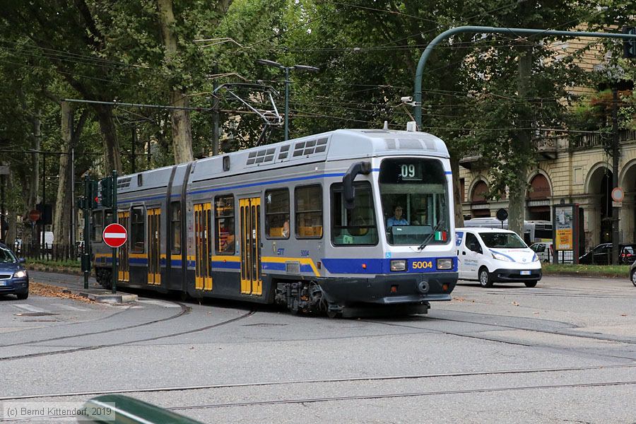 Straßenbahn Torino - 5004
/ Bild: torino5004_bk1908280214.jpg Straßenbahn Torino - 5004
/ Bild: torino5004_bk1908280214.jpg