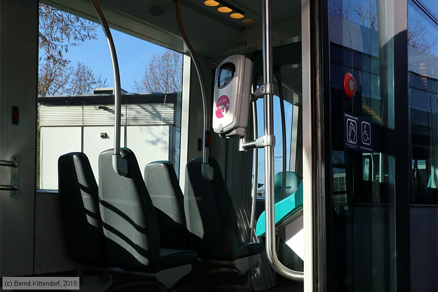 Straßenbahn Rotterdam - 2044 - Innenansicht
/ Bild: rotterdam2044_bk1911250097.jpg Straßenbahn Rotterdam - 2044 - Innenansicht
/ Bild: rotterdam2044_bk1911250097.jpg