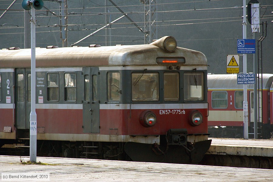 PKP - EN57-1775rb
/ Bild: pkpen571775rb_bk1003180445.jpg