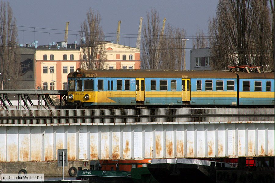 PKP - EN57-832ra
/ Bild: pkpen57832ra_cw1003180354.jpg
