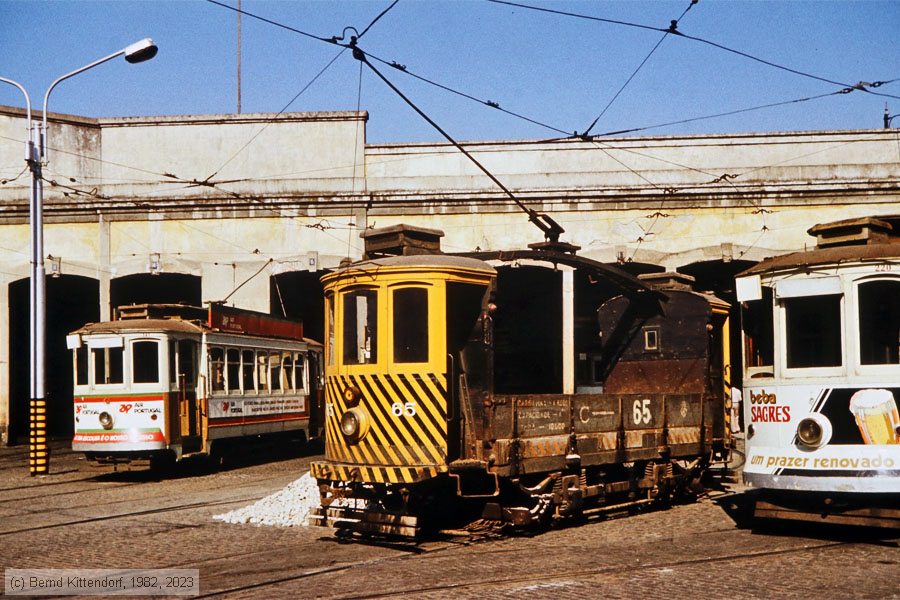 Elétricos do Porto - 65
/ Bild: porto65_ds054603.jpg Elétricos do Porto - 65
/ Bild: porto65_ds054603.jpg