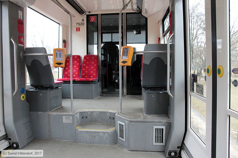 Straßenbahn Bratislava - 7520 - Innenansicht
/ Bild: bratislava7520_bk1702240255.jpg