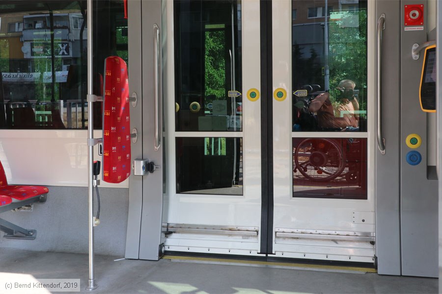 Straßenbahn Bratislava - 7525 - Innenansicht
/ Bild: bratislava7525_bk1907260261.jpg Straßenbahn Bratislava - 7525 - Innenansicht
/ Bild: bratislava7525_bk1907260261.jpg